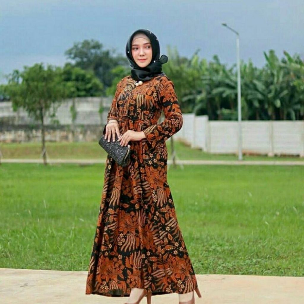 model baju gamis batik terbaru 2019 wanita berhijab gaya hunting