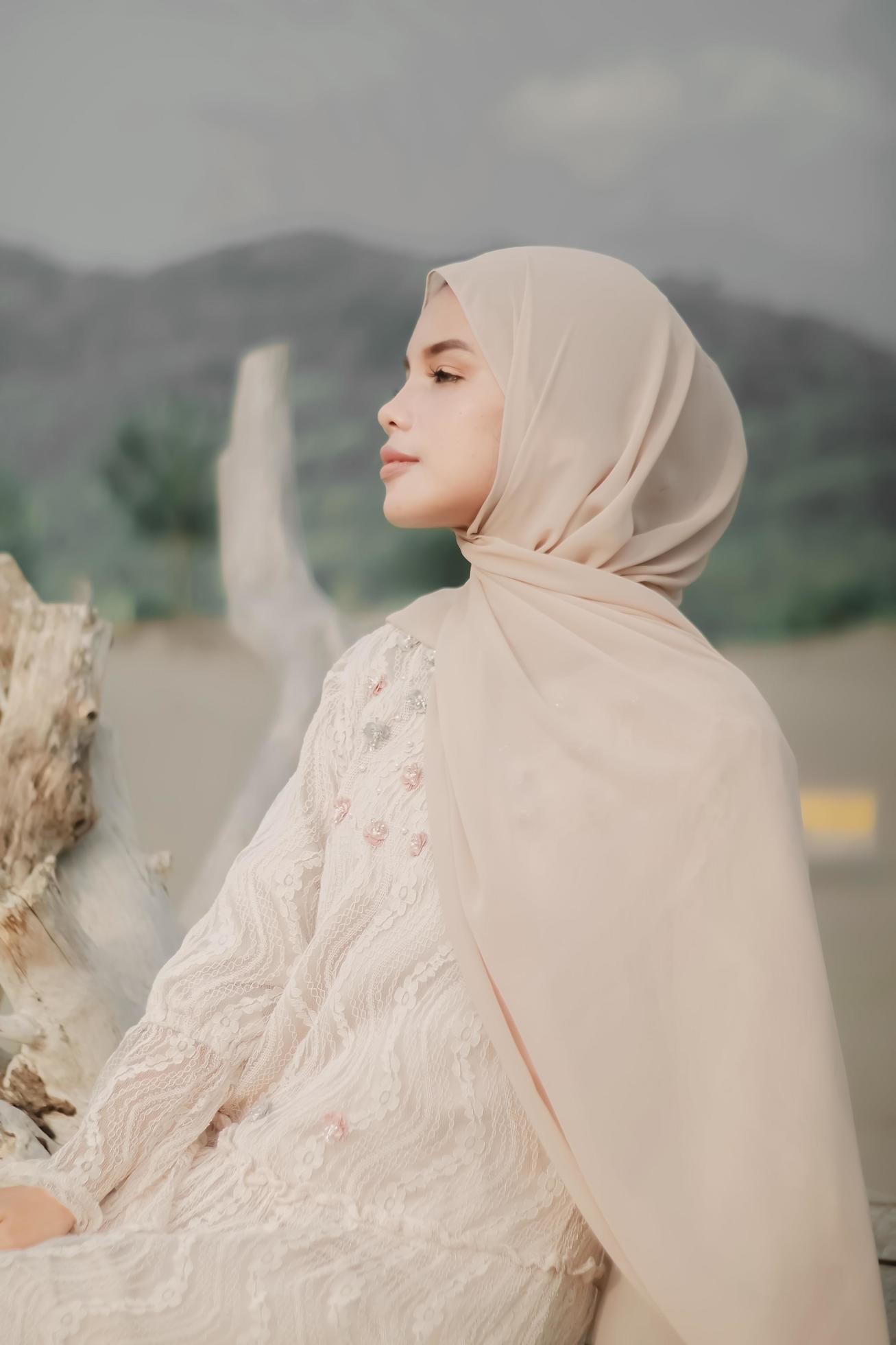 Beautiful Islamic Female Model Wearing Hijab Fashion, A Modern Model Hijab Photography