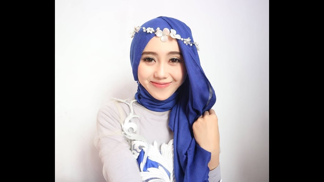 √ 50+ Tutorial Hijab Wisuda Simple, Modern, Pashmina, Segi Empat Model Hijab Wisuda