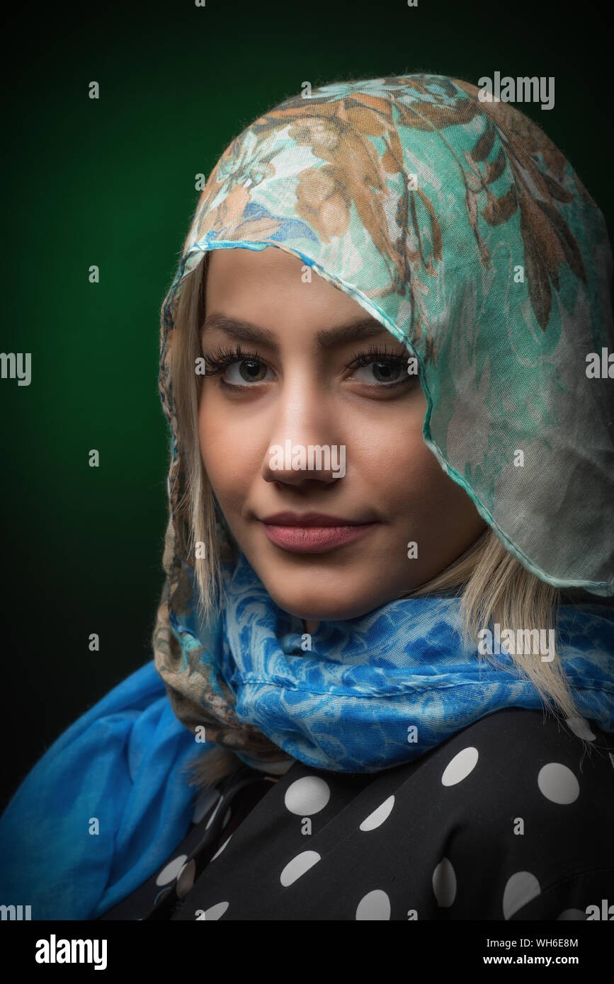 Hijab Fashion Model Hi-Res Stock Photography And Images - Alamy Model Hijab Photography